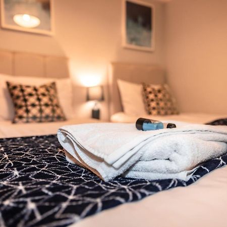 Best Price! Perfect Gunwharf Accommodation - 5 Single Beds Or Kingsize Free Parking Portsmouth Exterior photo