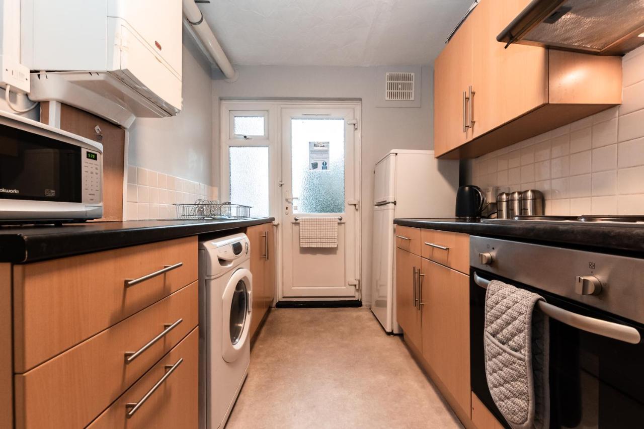 Best Price! Perfect Gunwharf Accommodation - 5 Single Beds Or Kingsize Free Parking Portsmouth Exterior photo
